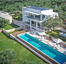 5 bedroom luxury villa with infinity pool, sea views and tennis court near Chania, sleeps 10